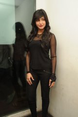 Shruthi Hassan at Yevadu App launch